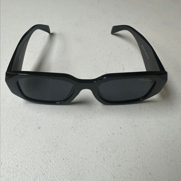 New black prada sunglasses - Picture 6 of 7